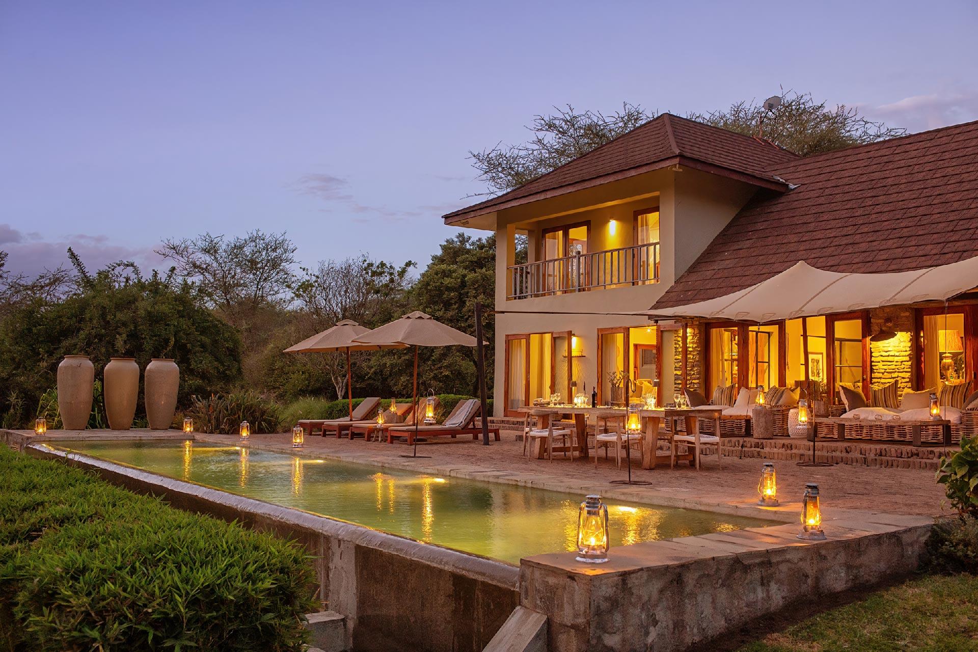 The spacious and elegant property, overlooking the green, is meant to give friends or families that unique experience that can only be rivaled by the most secluded and high end tented camps. 